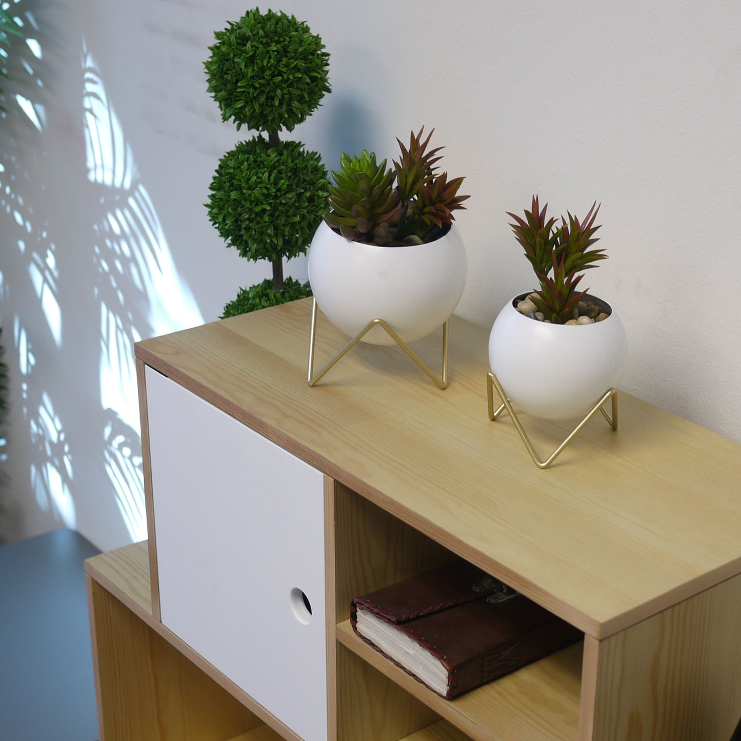 Set of 2 2 sizes Modern Spherical Planter Pot Flower Plants Holder