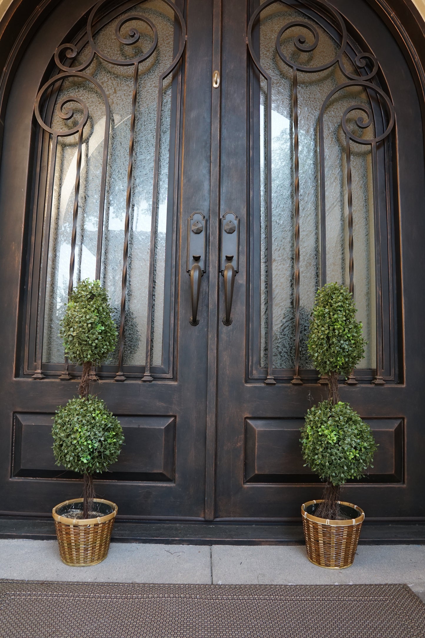 Artificial Boxwood Leave Double Ball Shaped Topiary Plant Tree in Basket, ABNT001B-NTRL